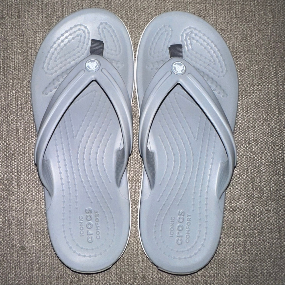 EUC Unisex Kids Juniors Size 2 Crocs Iconic Comfort Thong Flip Flops Gray/White - Picture 5 of 6
